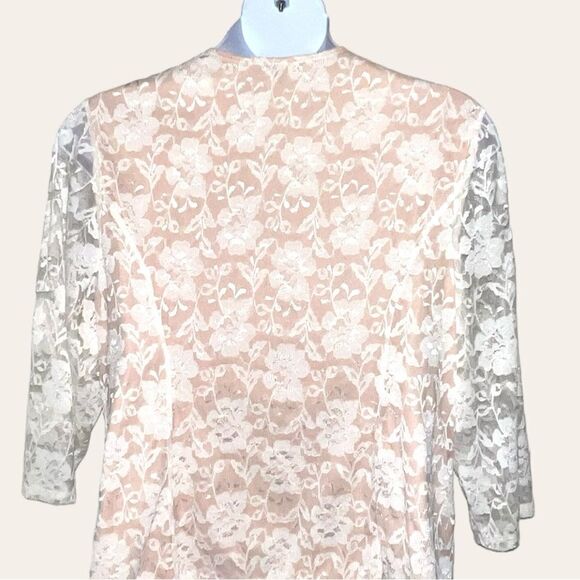Onyx beautiful elegant cream lace top! - Picture 9 of 11